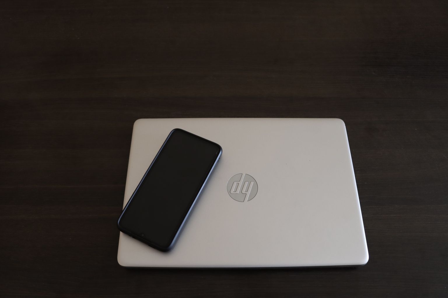HP business laptop build quality, aluminum chassis close-up