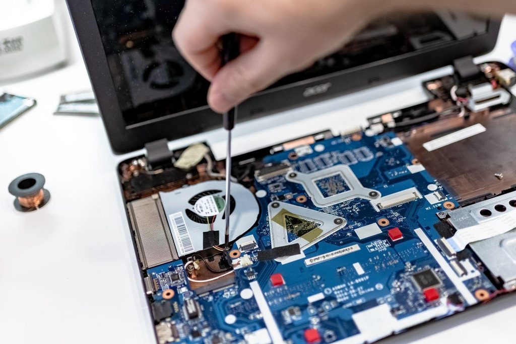 How is a laptop refurbished?
